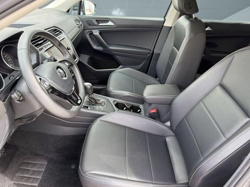 Used 2021 Volkswagen Tiguan SE w/ Panoramic Sunroof Package FWD image 5