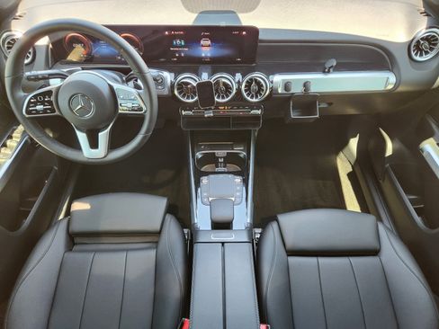 Used 2023 Mercedes-Benz GLB 250 4MATIC image 21