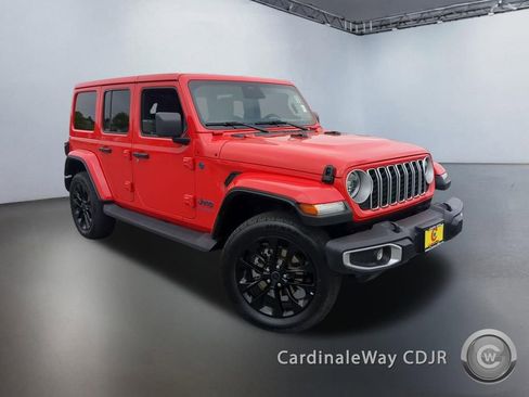 Used 2025 Jeep Wrangler Unlimited Sahara AWD/4WD image 1