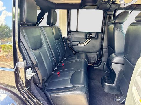 Used 2018 Jeep Wrangler Unlimited Sahara AWD/4WD image 24