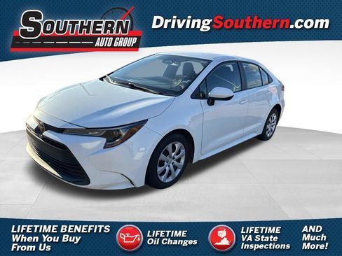 Used 2024 Toyota Corolla LE FWD image 1