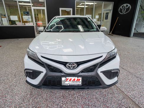 Used 2024 Toyota Camry SE image 6