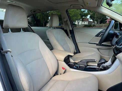 Used 2017 Honda Accord EX image 24