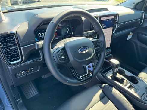 Used 2025 Ford Ranger Lariat w/ FX4 Off-Road Package image 19