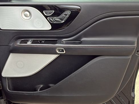 Used 2021 Lincoln Aviator Reserve w/ Equipment Group 201A image 32