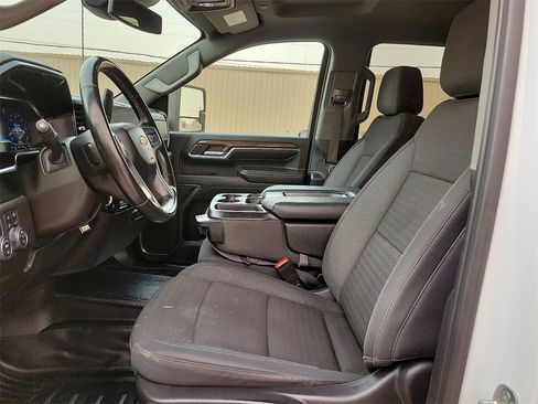 Used 2024 Chevrolet Silverado 2500 LT w/ Convenience Package image 19