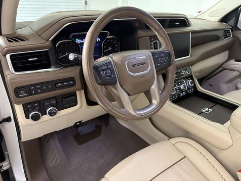 Used 2021 GMC Yukon Denali w/ Denali Premium Package AWD/4WD image 3