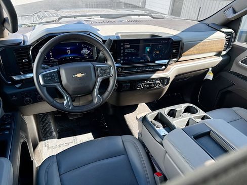Used 2025 Chevrolet Silverado 2500 LT AWD/4WD image 18