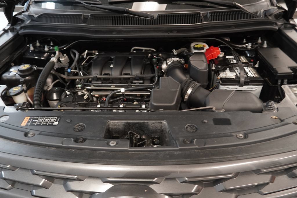 Used 2018 Ford Explorer XLT w/ Equipment Group 202A FWD image 41