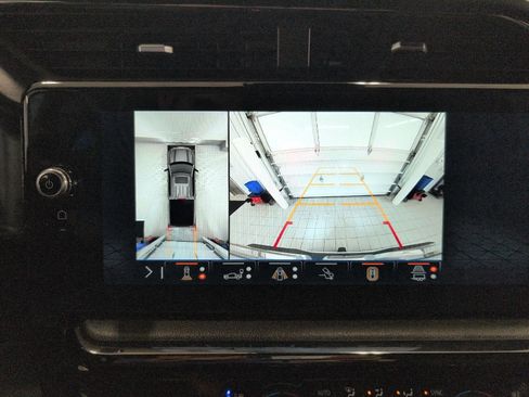Used 2024 GMC Sierra 1500 AT4 w/ Technology Package AWD/4WD image 14