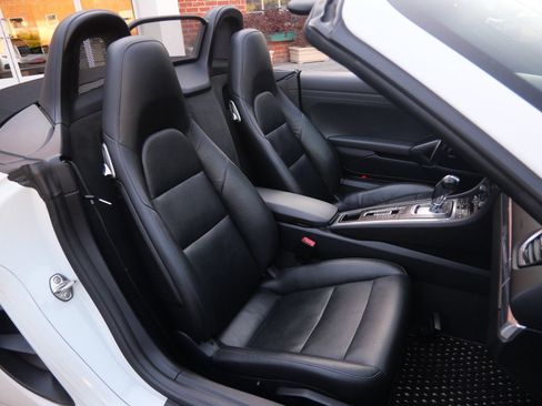 Used 2019 Porsche 718 Boxster RWD image 23