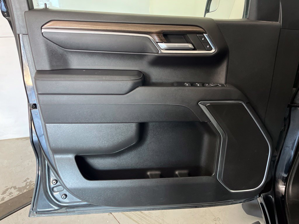 Used 2023 Chevrolet Silverado 1500 RST w/ Redline Edition AWD/4WD image 25