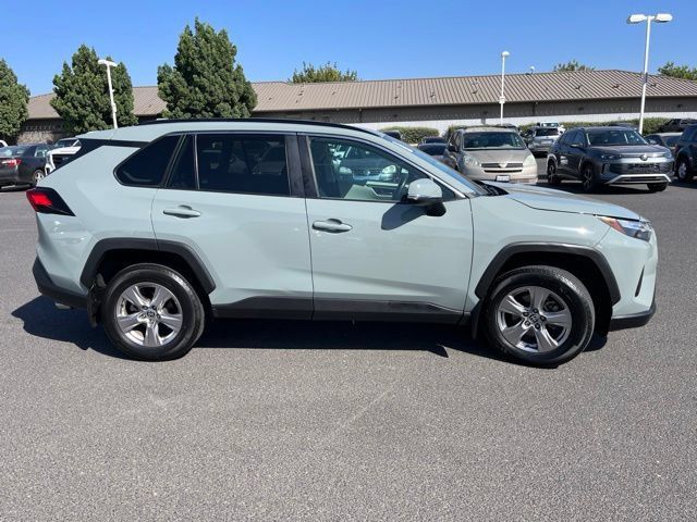 Used 2022 Toyota RAV4 XLE AWD/4WD image 2