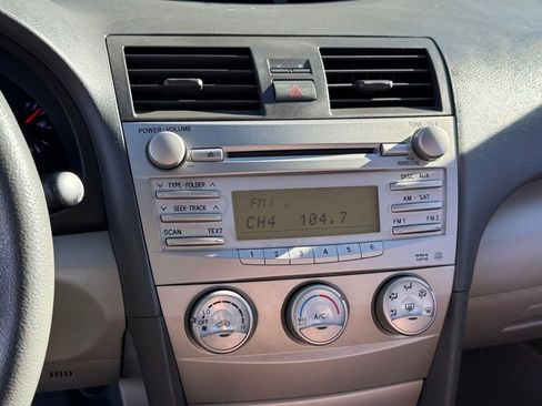 Used 2010 Toyota Camry image 21