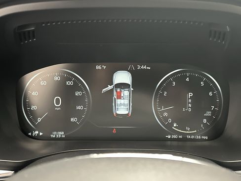 Used 2018 Volvo XC60 T5 Momentum w/ Convenience Package image 27