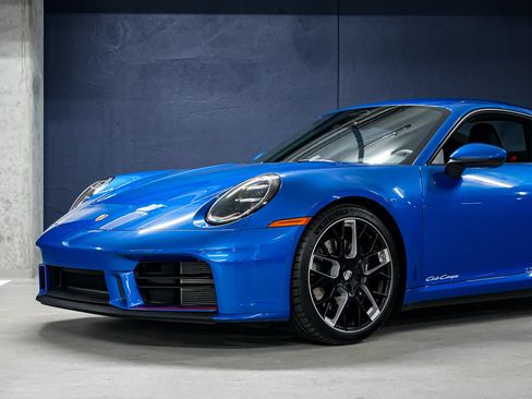 Used 2026 Porsche 911 Carrera T RWD image 37