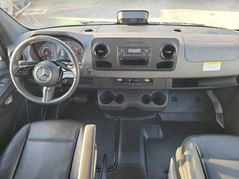 Used 2025 Mercedes-Benz Sprinter 2500 image 10