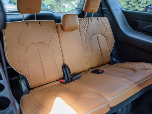 Used 2022 Chrysler Pacifica Pinnacle AWD/4WD image 34