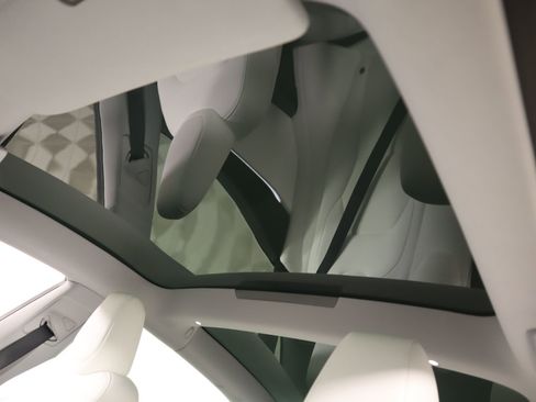 Used 2025 Tesla Model 3 Long Range image 13