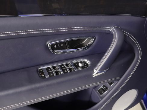 Used 2019 Bentley Bentayga AWD/4WD image 30