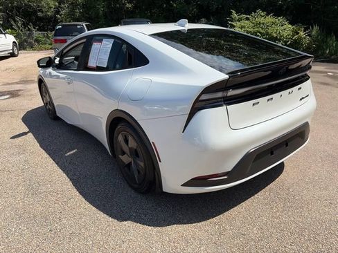 Used 2024 Toyota Prius Prime FWD image 3
