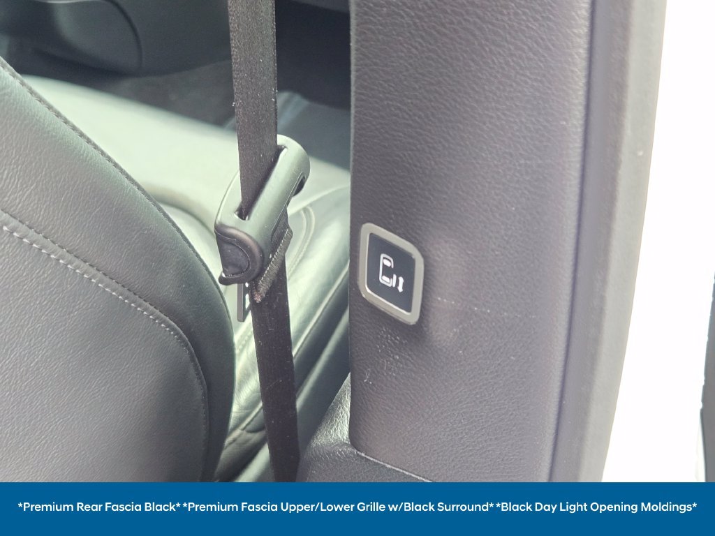 Used 2021 Chrysler Pacifica Touring-L w/ Uconnect Theater Family Group FWD image 24