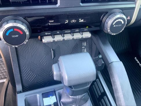 Used 2025 Toyota Tacoma SR5 AWD/4WD image 35