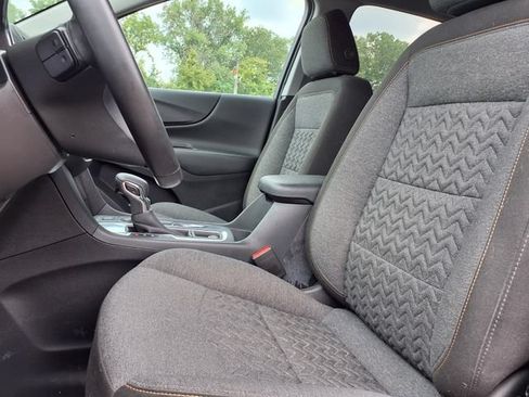 Used 2024 Chevrolet Equinox LT FWD image 3