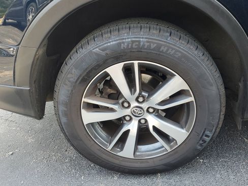 Used 2018 Toyota RAV4 XLE image 5