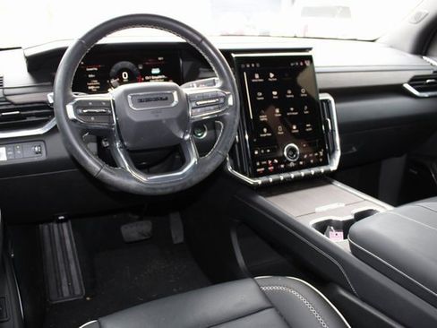 Used 2025 GMC Acadia Denali image 4