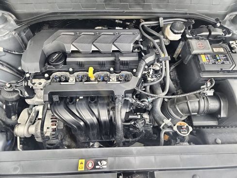 Used 2025 Hyundai Venue SEL FWD image 38
