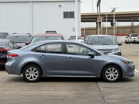 Used 2023 Toyota Corolla LE image 3