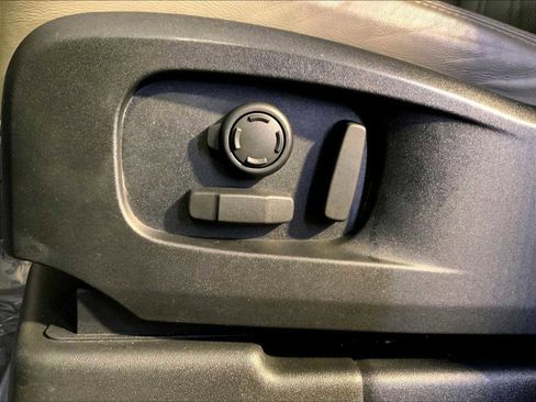 Used 2020 Land Rover Defender 110 SE image 39