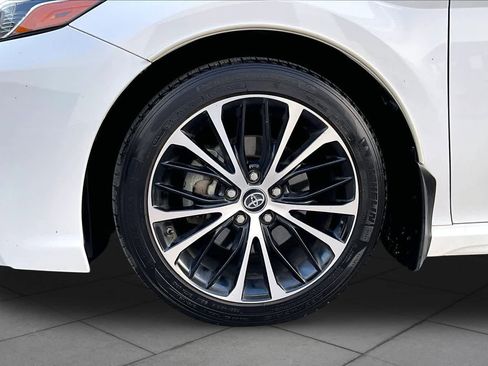 Used 2018 Toyota Camry SE FWD image 11