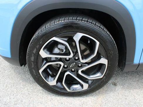 Used 2024 Chevrolet Trax RS w/ Sunroof Package FWD image 10