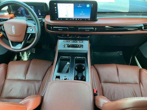 Used 2025 Lincoln Aviator Reserve w/ Equipment Group 201A AWD/4WD image 14