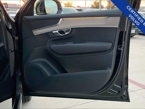 Certified 2025 Volvo XC90 B6 Plus image 24