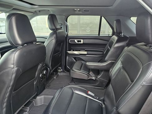 Certified 2022 Ford Explorer XLT w/ Equipment Group 202A image 13