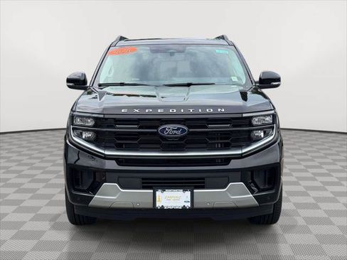 Used 2026 Ford Expedition Platinum w/ Platinum Ultimate Package AWD/4WD image 2