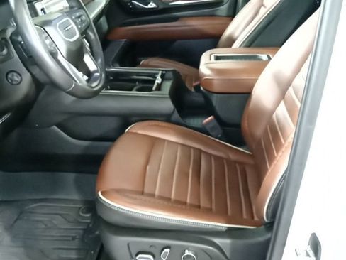 Used 2024 GMC Yukon Denali Ultimate AWD/4WD image 9