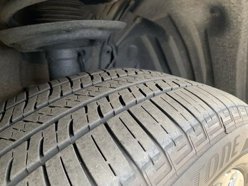 Used 2024 Toyota Venza Limited image 12