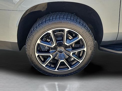 Used 2024 Chevrolet Suburban RST w/ Luxury Package AWD/4WD image 8