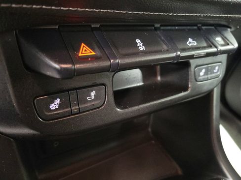 Used 2018 GMC Canyon SLT image 18