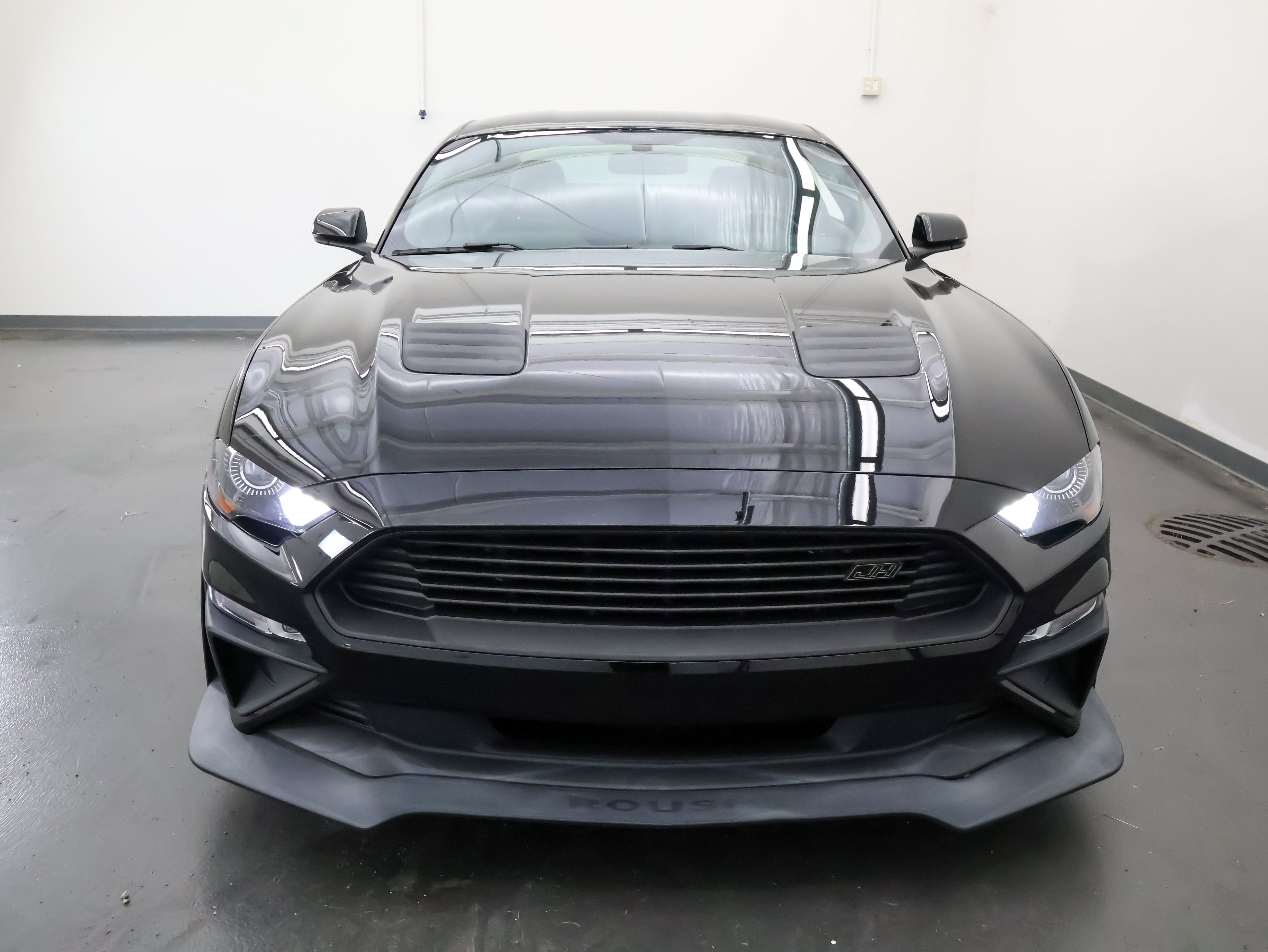 Used 2018 Ford Mustang GT Premium w/ GT Performance Package RWD image 8