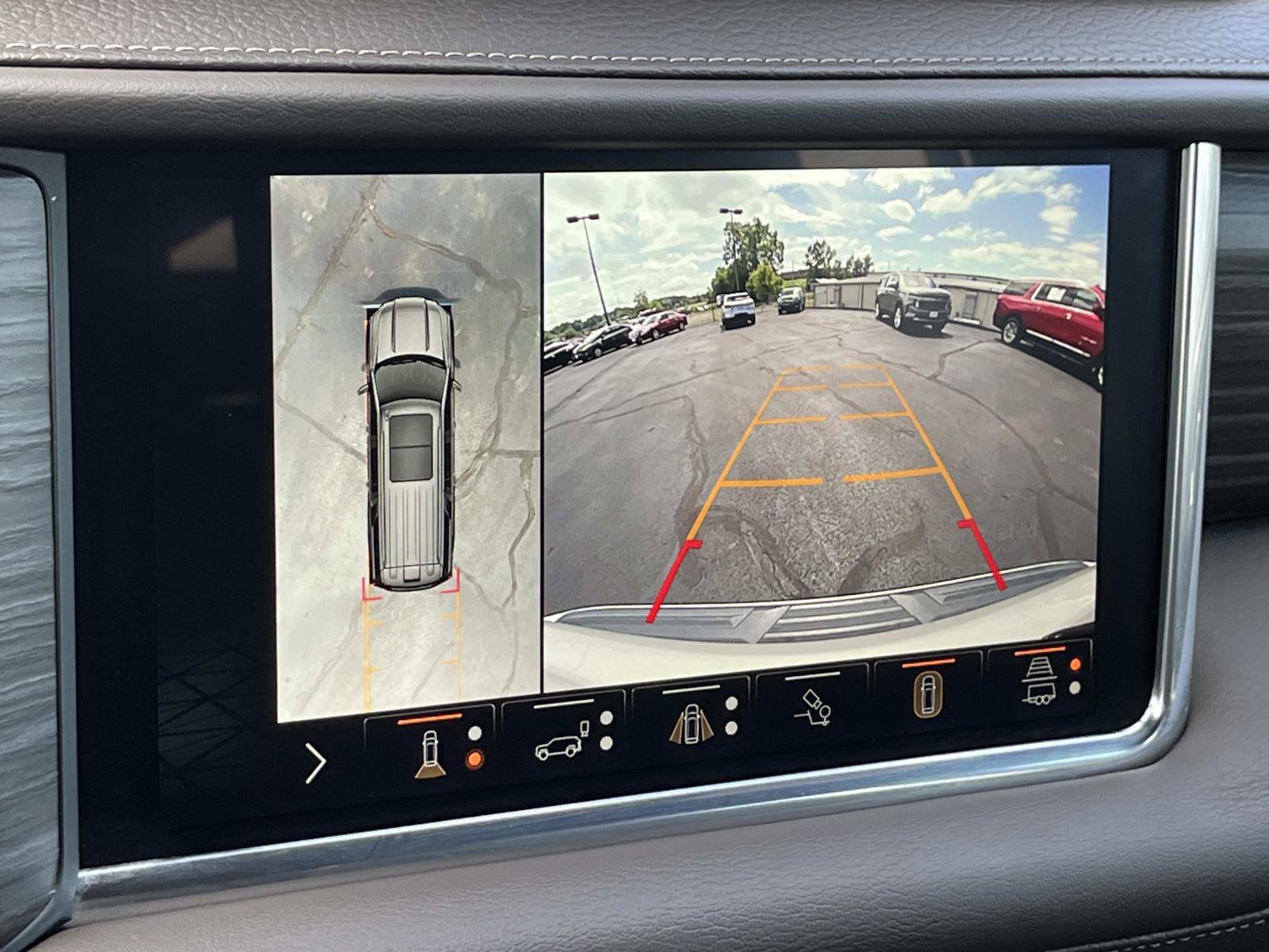 Used 2022 GMC Yukon Denali w/ Denali Ultimate Package AWD/4WD image 39