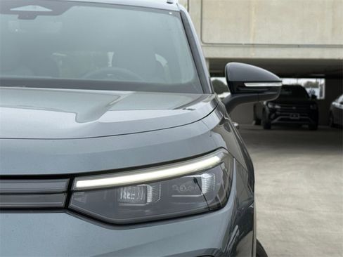 New 2026 Volkswagen Tiguan SE R-Line image 3