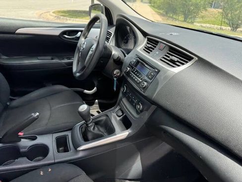Used 2016 Nissan Sentra S image 23