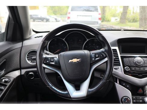Used 2012 Chevrolet Cruze LT FWD image 9