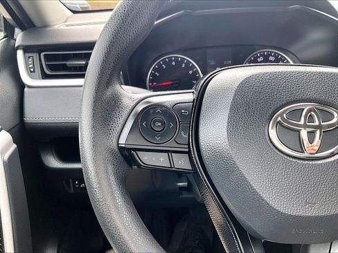 Used 2021 Toyota RAV4 LE AWD/4WD image 22