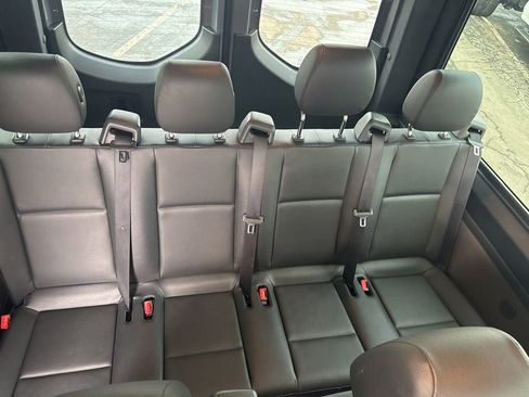 Used 2022 Mercedes-Benz Sprinter 2500 image 38